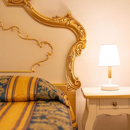 Ca' Leoncino - Venice Canal Front Apartment Exterior foto